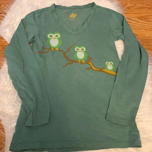 Eastern Mountain Sports Teal Green Long Sleeve V‑Neck Tee with Owl Print